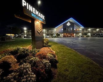 PINEMARK Inn Suites - St Clair