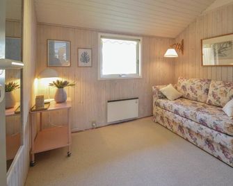 Four-Bedroom Holiday Home In Nysted - Nysted - Living room