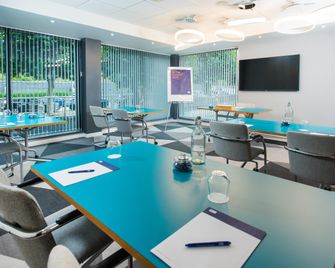 فندق هوليداي إن إكسبرس ليدز سيتي سنتر - أرموريس - ليدز - مطعم