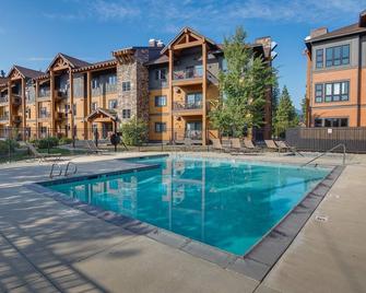 Suncadia Resort Condo Balcony and Golf Course Views - Cle Elum - Pool