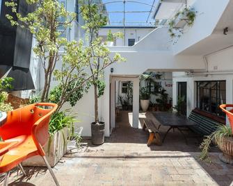 Long Street Backpackers - Cape Town - Veranda