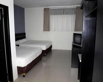 Century Hotel Pangandaran - Pangandaran - Schlafzimmer