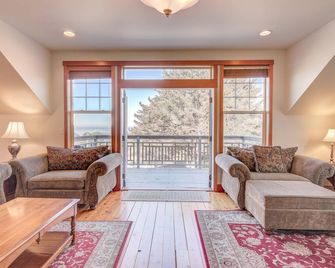 Sophie's Place - Lincoln City - Living room