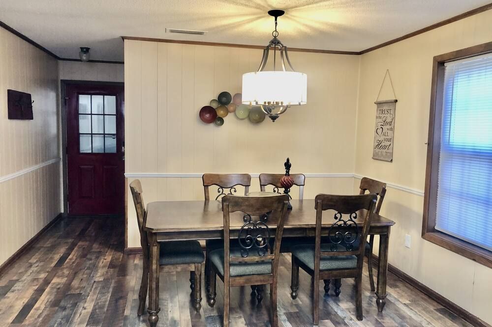 Grandmother’s House - Monticello - Dining room