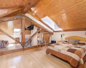 Hotel Villa de Ayerbe - Ayerbe - Спальня