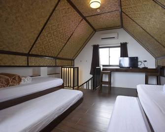 Nalu Surf Camp - Baler - Bedroom