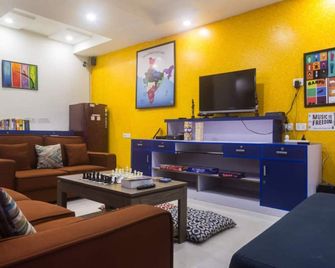 Joey's Hostel Delhi - 20 mins from Railway Station - Nova Deli - Sala de estar