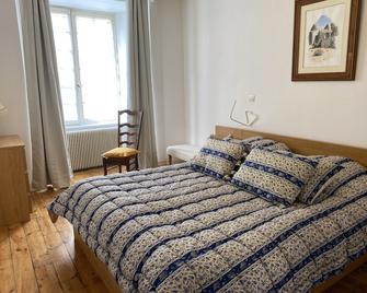 Vrbo Property - Brioude - Chambre