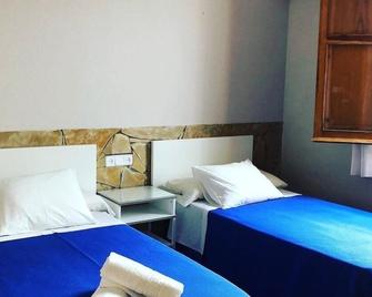 Hostal Moscatel - Málaga - Bedroom