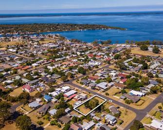 Katisha Cottage - Paynesville - Outdoors view