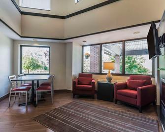 Comfort Inn Cobourg - Cobourg - Lobby