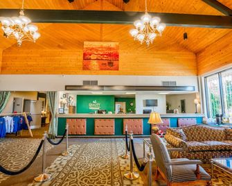 Quality Inn and Suites Escanaba North - Escanaba - Wohnzimmer