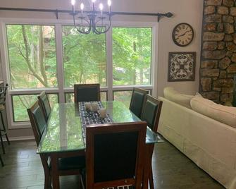 Tree house condo - Mount Ida - Comedor