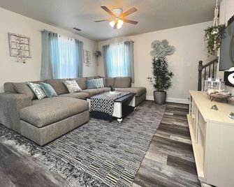 Gorgeous Ocean & Lake View, Beach Access, Spotlessly Decorated, Pets welcome - Richwood - Living room