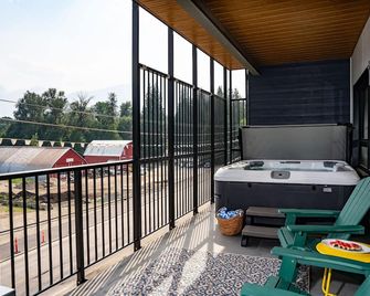 Cabot Views by Revelstoke Vacations - Revelstoke - Balcony