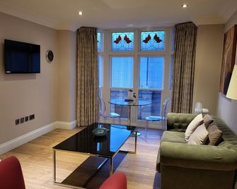 Harrogate Lifestyle Apartments Ltd - Harrogate - Huiskamer