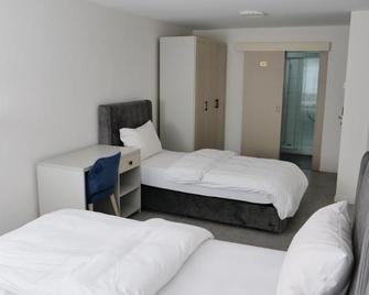 Evsenn Hotel - Reutlingen - Schlafzimmer