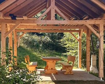 4 bedroom amazing home in Vrhnika - Врхника - Патіо