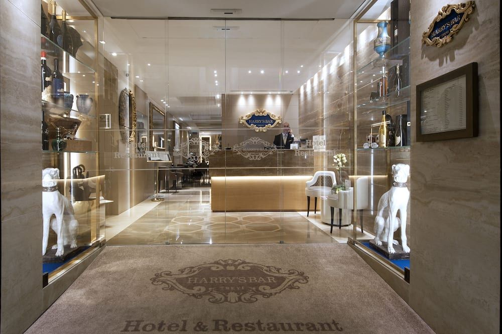 Lobby view of Harry's Bar Trevi Hotel & Restaurant