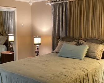 Charming 2-bedroom building in Hobbs with WiFi and AC - Hobbs - Bedroom