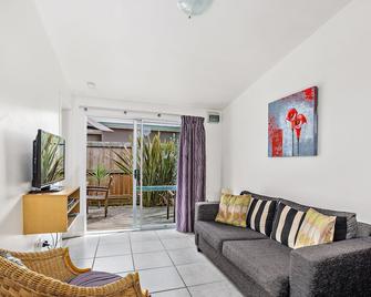 Waipu Cove Resort - Waipu - Living room