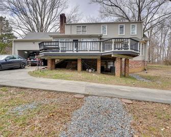 Studio 2 Mi to South Boston Speedway - South Boston - Gebouw