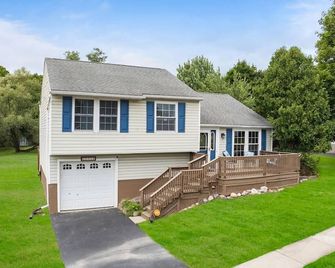 Lake Access, Views and Hot Tub - Romulus - Edificio