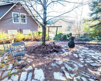 Red Hills Retreat — Lower Carriage House - Newberg - Patio