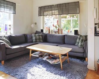 4 Star Holiday Home in Enskede-by Traum - 斯德哥爾摩 - 客廳
