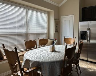 Lovely One-Story Family Home: Gateway To Austin Area Fun! 1000mb Att Internet - Cedar Park - Eetruimte
