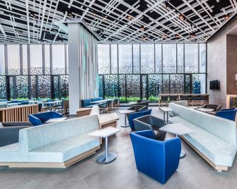 Holiday Inn Express Bangkok Soi Soonvijai By IHG - Bangkok - Lounge