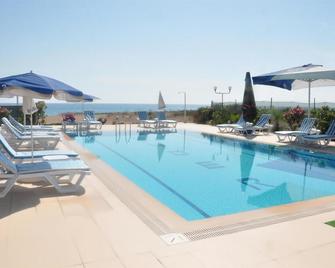 Onder Yildiz Hotel - Kizilot - Zwembad
