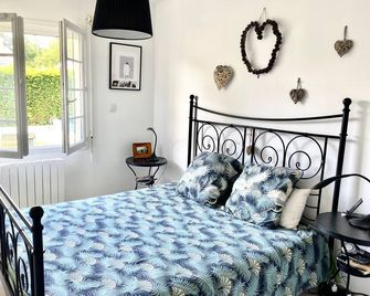 Villa au calme entre lac et océan avec piscine privée et spa à Hourtin - Hourtin - Bedroom