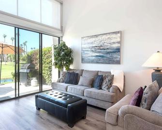 Palm Desert Retreat w/Fantastic View of Golf Course, Lakes and Mountains - 3 Bed - Palm Desert - Living room