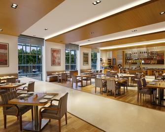 Four Points by Sheraton Hotel & Serviced Apartments, Pune - Poona - Restaurant