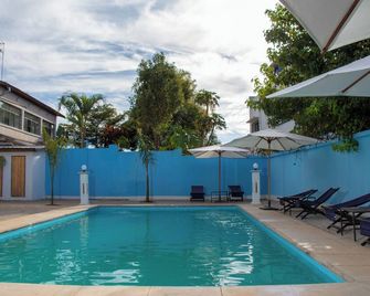 Hôtel Les 12 Collines, Ivato Aéroport - Antananarivo - Pool