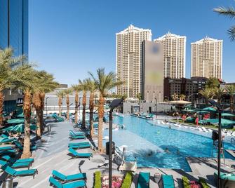 Vacation in Luxury at the Elara in vibrant Las Vegas - Paradise - Piscina