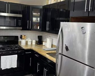 Cozy 1Bedroom Lower Level Apt - Elmont - Kitchen