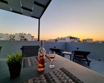 10 Apartments & Suites Athens - Athen - Balkon