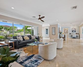 Experience the Florida Sun at Beach Bunny, a Sunny Private Heated Pool Getaway! - Wilton Manors - Lobby