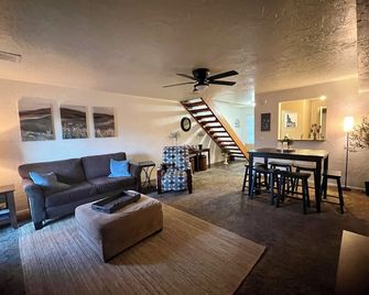 Eagle Oasis - Eagle - Living room