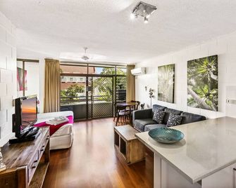 Cascade Gardens - Cairns - Living room