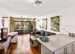 Cascade Gardens - Cairns - Living room