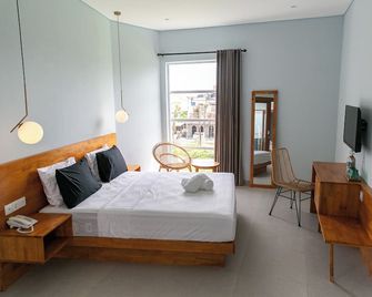 Coco & Pineapple Pants Hostel - North Kuta - Schlafzimmer