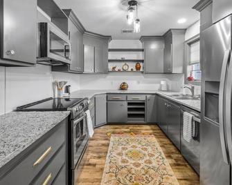 3 Bedroom Family Home in Lake Charles La - Lake Charles - Kitchen