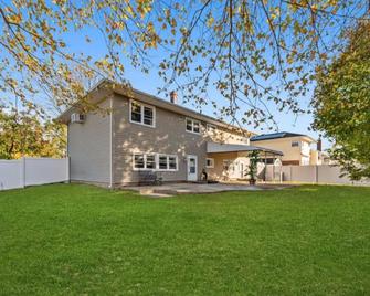 50% Off 4bedrooms+2baths+living Rooms+kitchen+dinning Room+family Room+ Backyard - Deer Park - Building