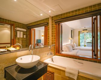 The Royal Paradise Hotel & Spa (Sha Plus+) - Patong - Badrum