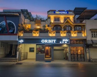 Fabhotel Orbit Homestay - אויאיין - בניין