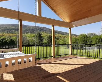 Getaway and relax! Enjoy the James River with mountain views! - Buchanan - Balcony