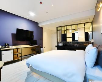 Yeosu K-boutique Hotel - Yeosu - Habitación